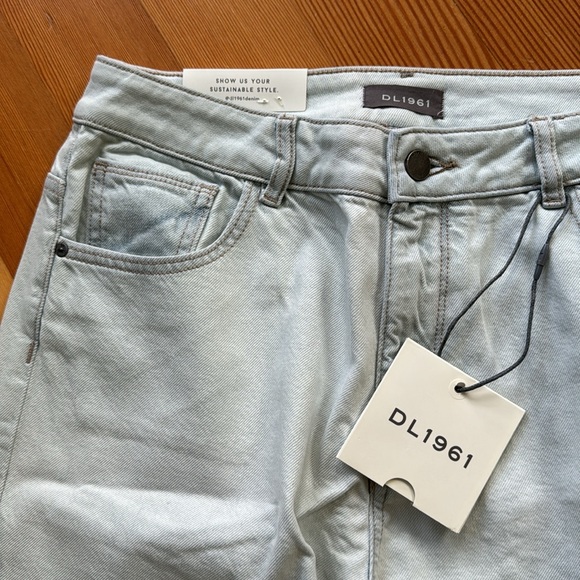 Brand new DL1961 “Hepburn” wide-led high-rise jeans in “Palermo” - Picture 3 of 13